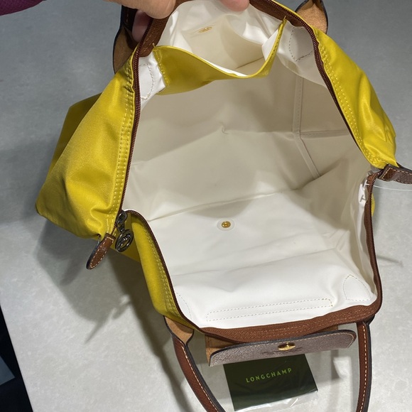 New Authentic Longchamp Yellow Nylon Le Pilage Medium Foldable short handle⭐️⭐️ - Picture 10 of 16